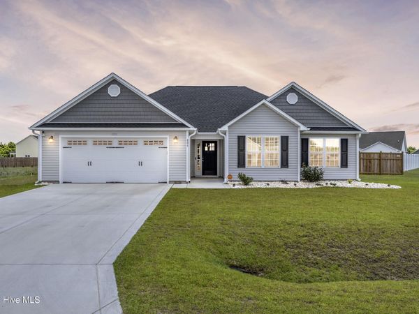 806 Calebs Creek Court , Maysville, NC 28555