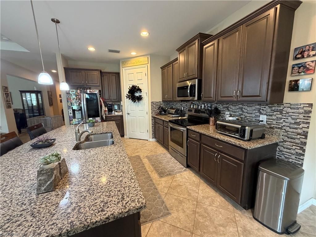 3115 Amadora Cir, Cape Coral, FL 33909 Photo