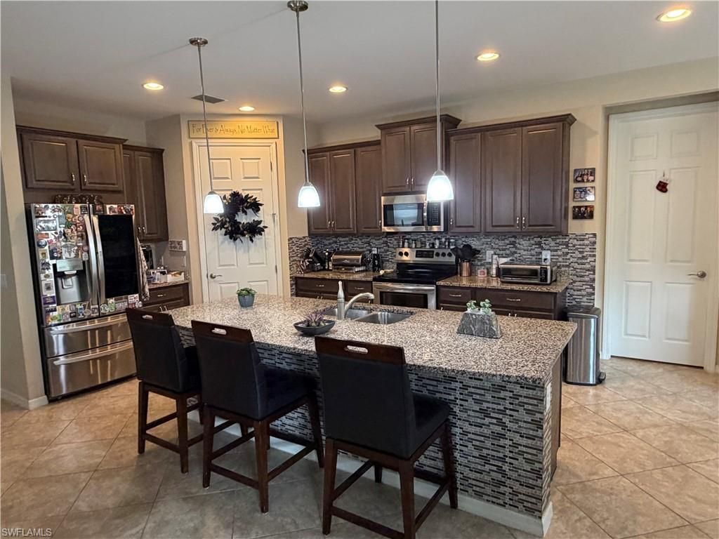 3115 Amadora Cir, Cape Coral, FL 33909 Photo