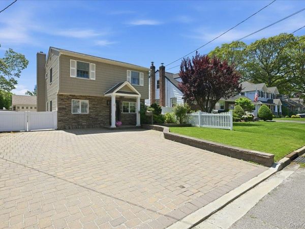 1924 Carroll Avenue , Merrick, NY 11566