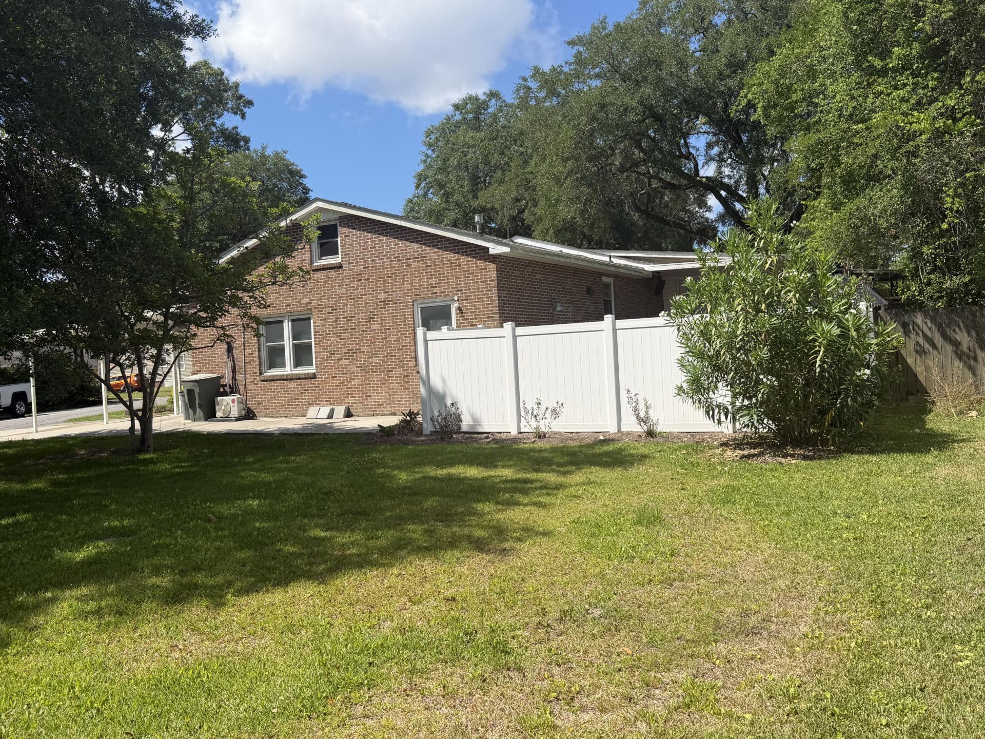 1022 Riverview Drive Photo 4