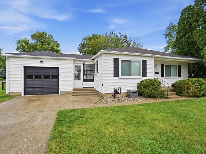 607 W Lake Avenue, New Carlisle, OH 45344 Photo 3