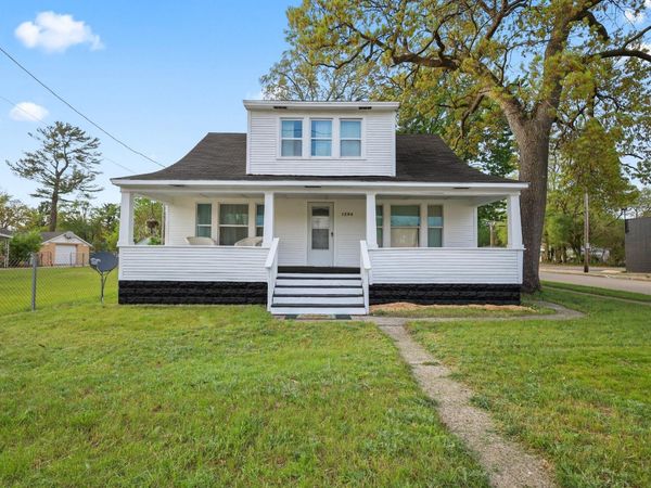 1294 E Apple Avenue, Muskegon, MI 49442