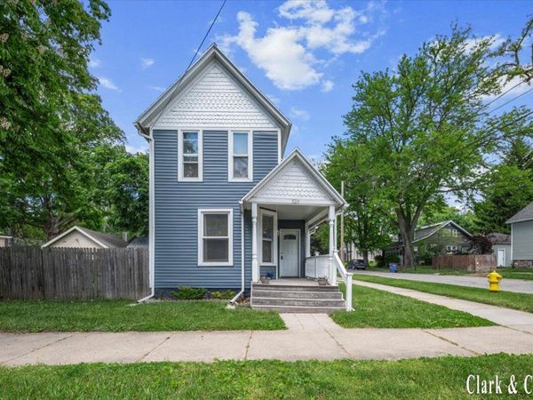 529 Carrier Street NE, Grand Rapids, MI 49505
