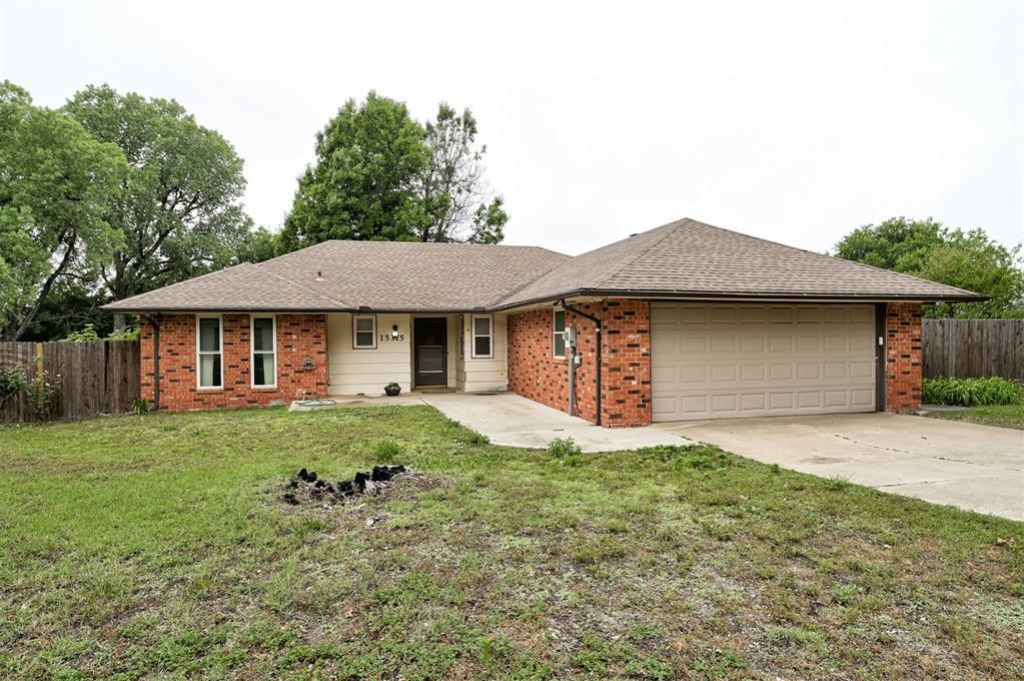 15375 Arrowhead Drive, Yukon, OK 73099 Main Photo
