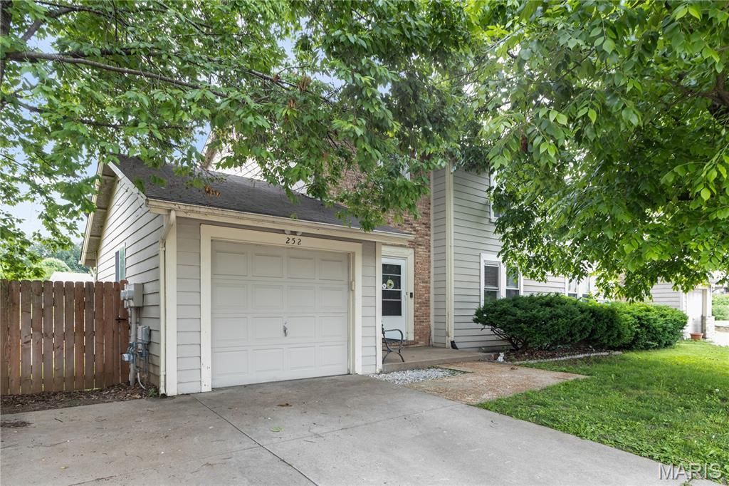 252 Spencer Road, Saint Peters, MO 63376 Main Photo