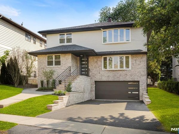 54 W Columbia Avenue, PALISADES PARK, NJ 07650