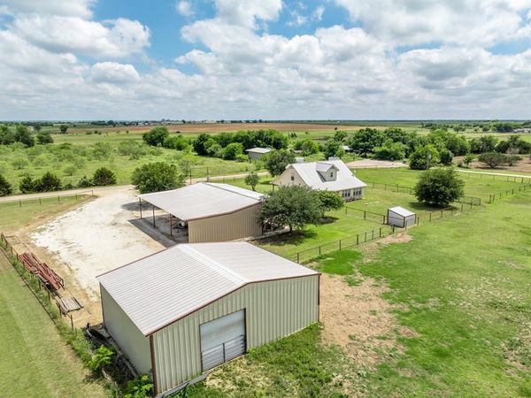 560 Meadow Lane , Crawford, TX 76638