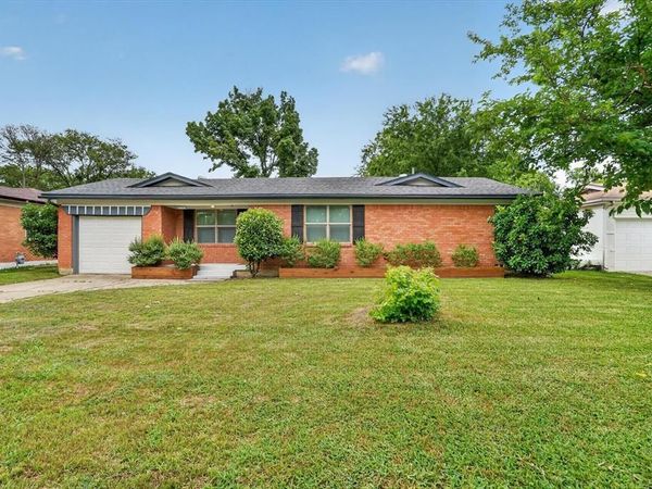 1008 Zelda Drive, Hurst, TX 76053
