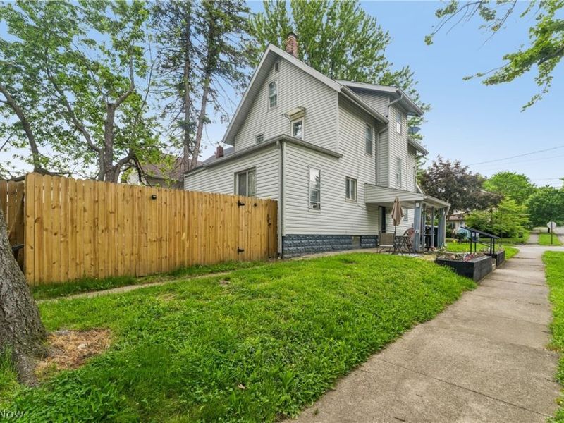 52 E Brookside Avenue , Akron, OH 44301 Photo 3