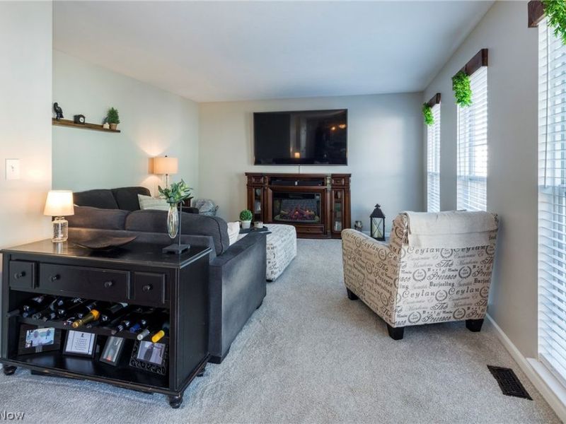 8537 Bentley Drive, Olmsted Falls, OH 44138 Photo 12