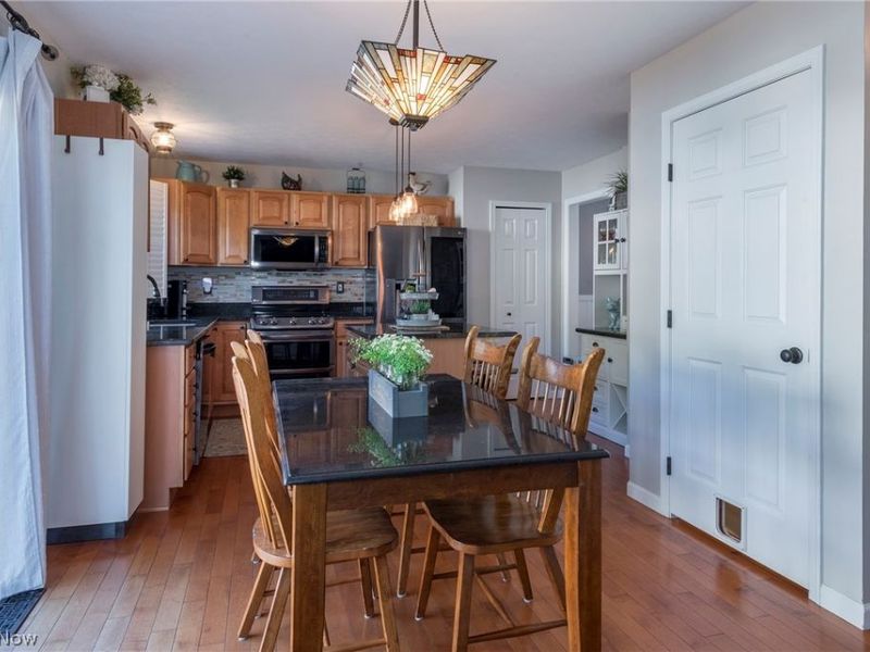8537 Bentley Drive, Olmsted Falls, OH 44138 Photo 6
