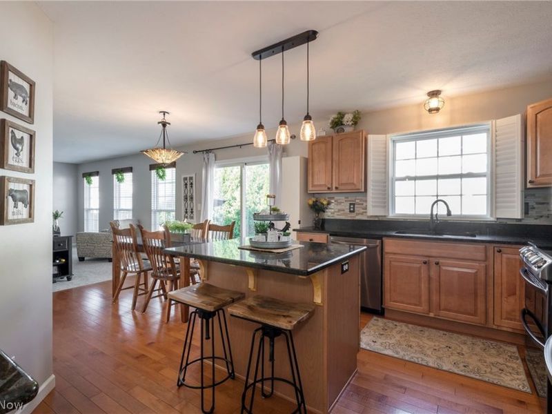 8537 Bentley Drive, Olmsted Falls, OH 44138 Photo 8