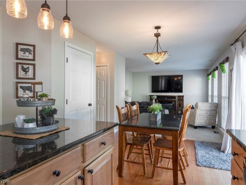 8537 Bentley Drive, Olmsted Falls, OH 44138 Photo 9