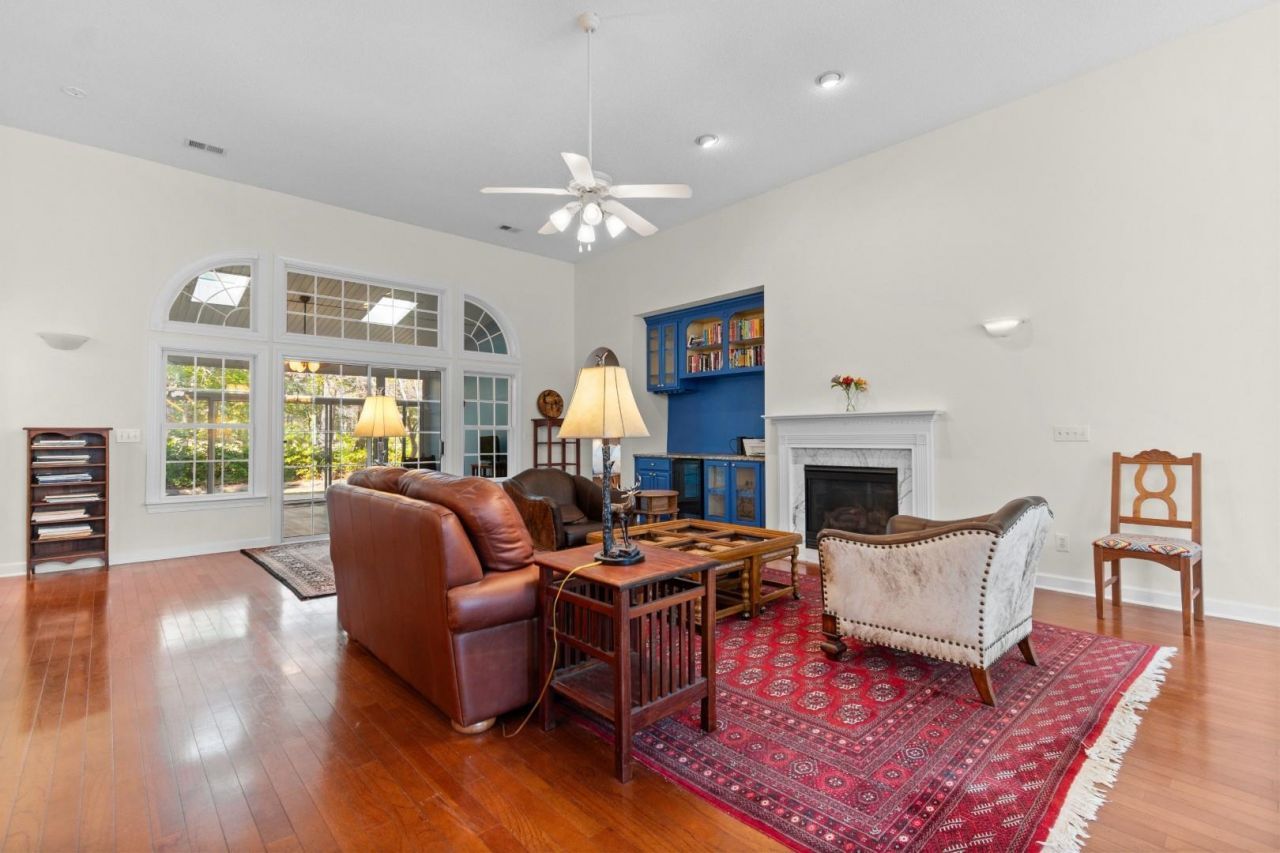 6391 Longwood Dr.  Photo 13
