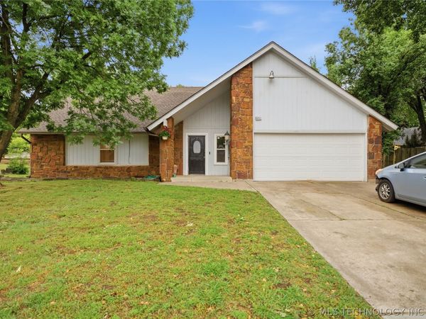 6851 S 32nd West Avenue , Tulsa, OK 74132