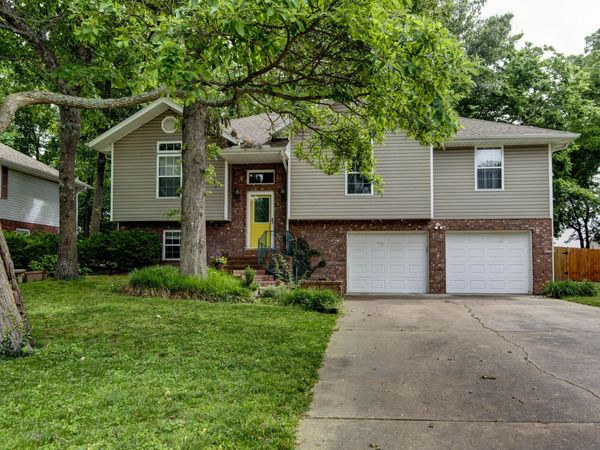 1016 Daniels Street , Aurora, MO 65605
