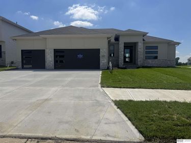 6207 N 209 Street, Elkhorn, NE 68022