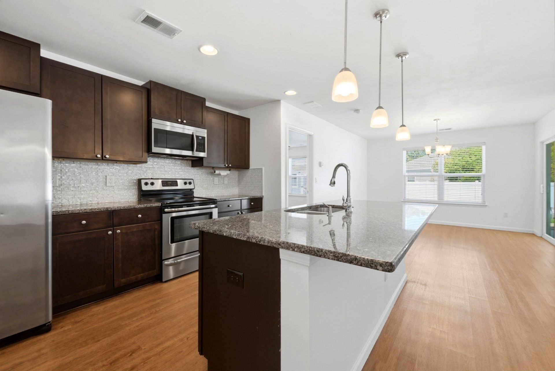 430 Quinta St. Photo 4