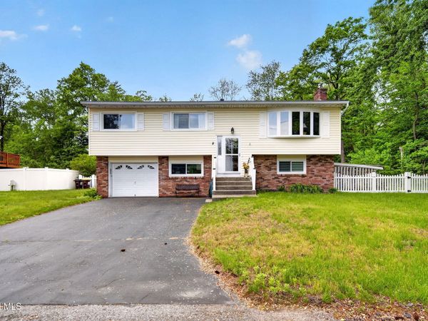 8 Amy Lane, Albany, NY 12205