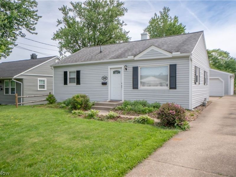 1060 Orchard Avenue NE, North Canton, OH 44720 Photo 1