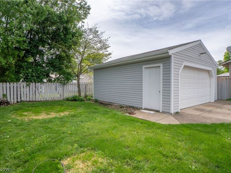 1060 Orchard Avenue NE, North Canton, OH 44720 Photo 20
