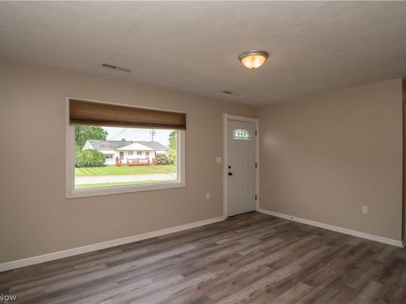 1060 Orchard Avenue NE, North Canton, OH 44720 Photo 3