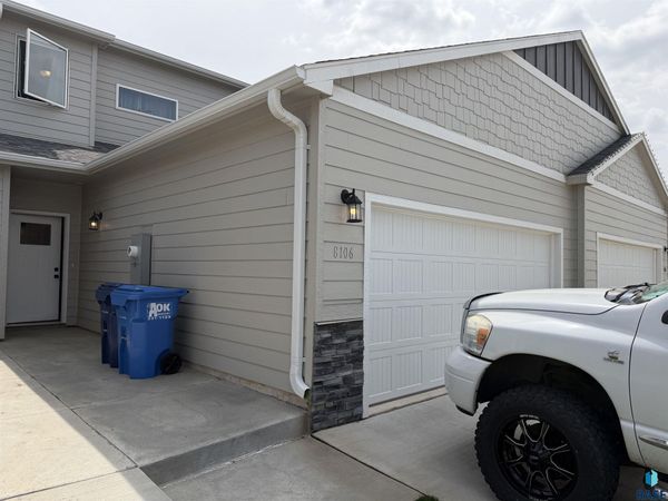 8106 E Tencate Pl, Sioux Falls, SD 57110