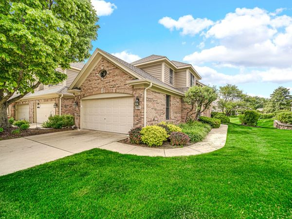 815 King Henry Lane , St. Charles, IL 60174