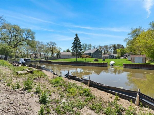 39457 N Forest Avenue , Antioch, IL 60002