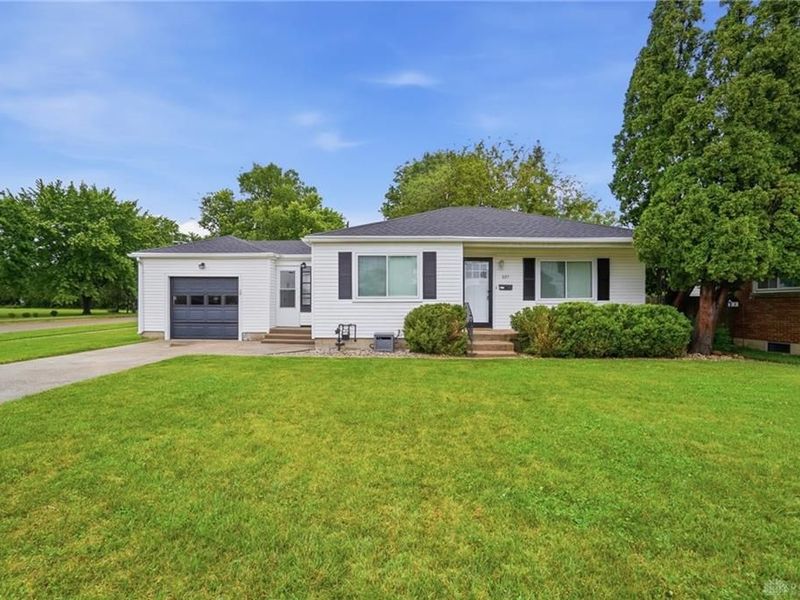 607 W Lake Avenue, New Carlisle, OH 45344 Photo 1