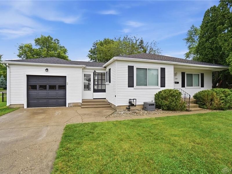 607 W Lake Avenue, New Carlisle, OH 45344 Photo 3