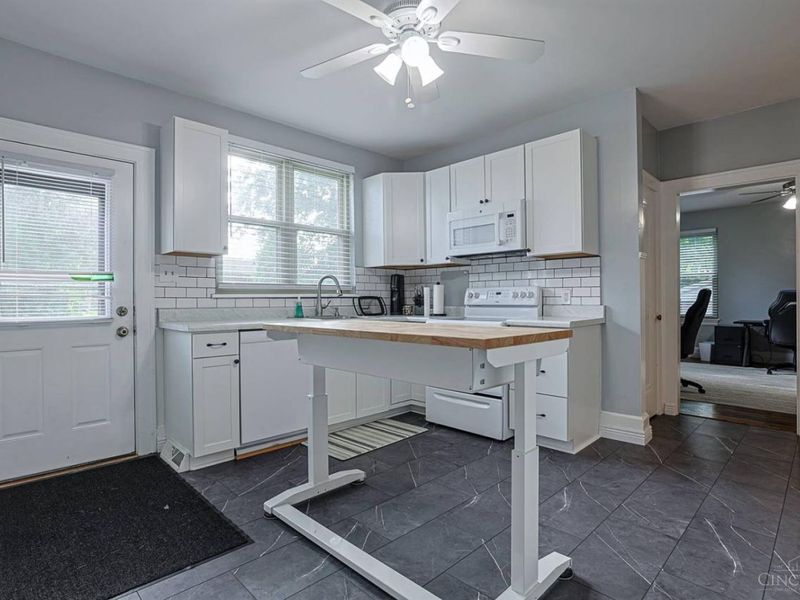 3247 Autumn Lane, Green Township, OH 45239 Photo 14