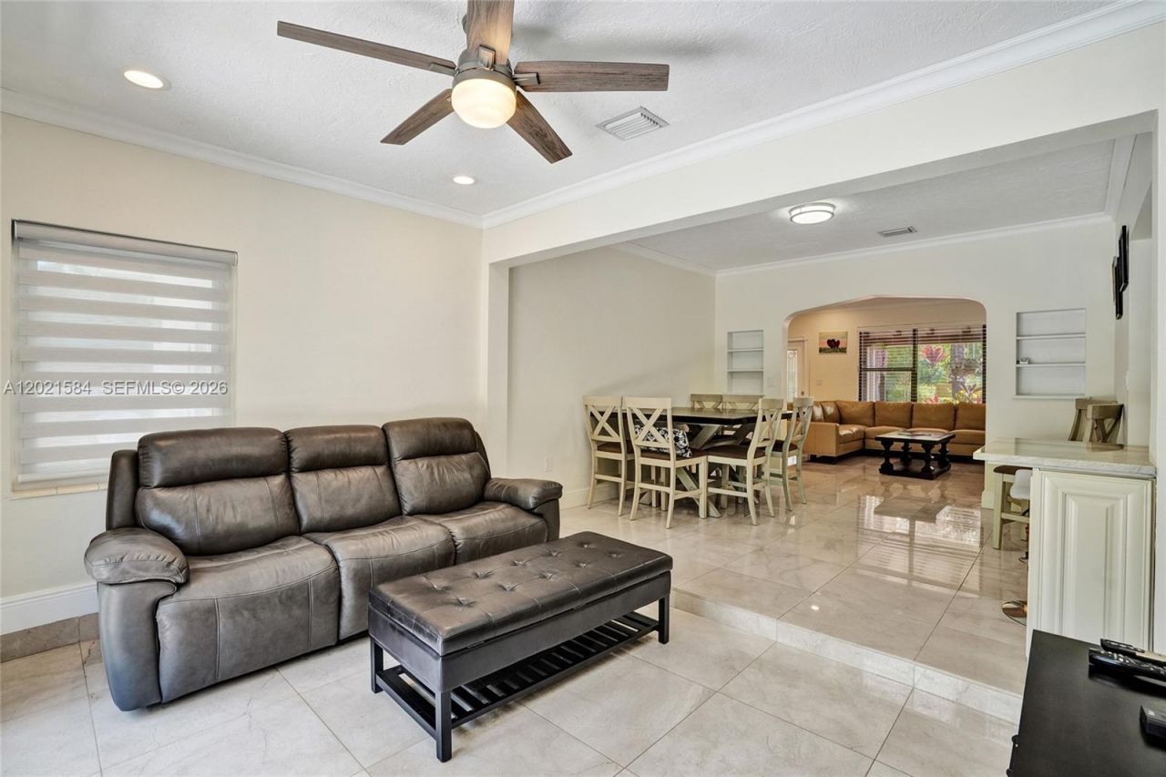 811 NE 73rd St , Miami, FL 33138 Photo