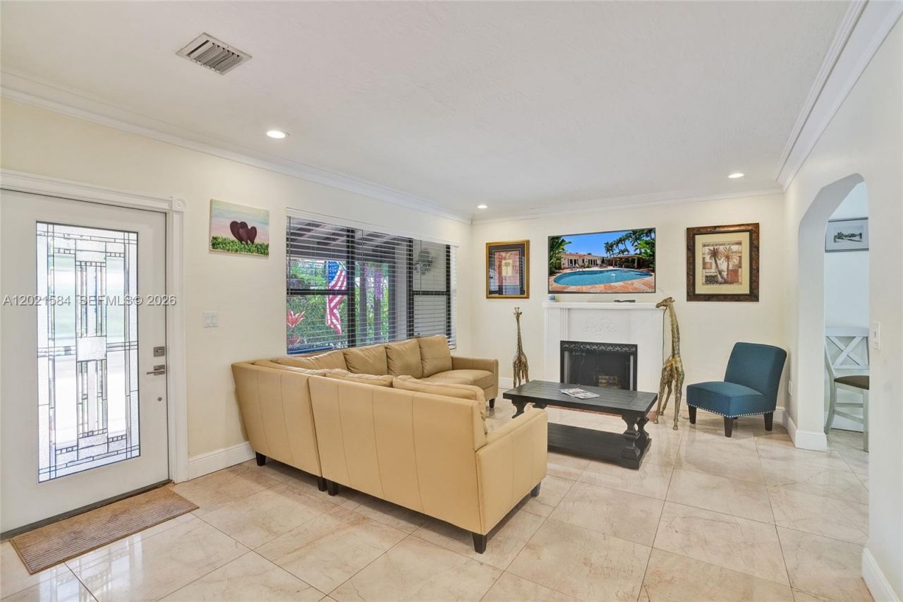 811 NE 73rd St , Miami, FL 33138 Photo