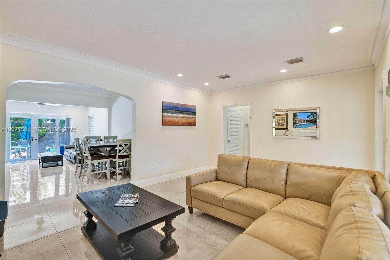 811 NE 73rd St , Miami, FL 33138 Photo