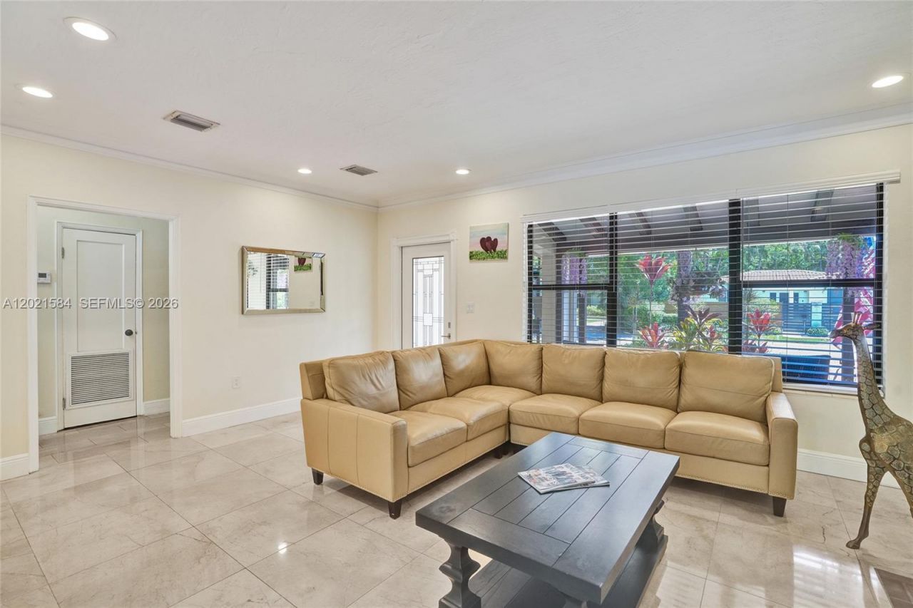 811 NE 73rd St , Miami, FL 33138 Photo