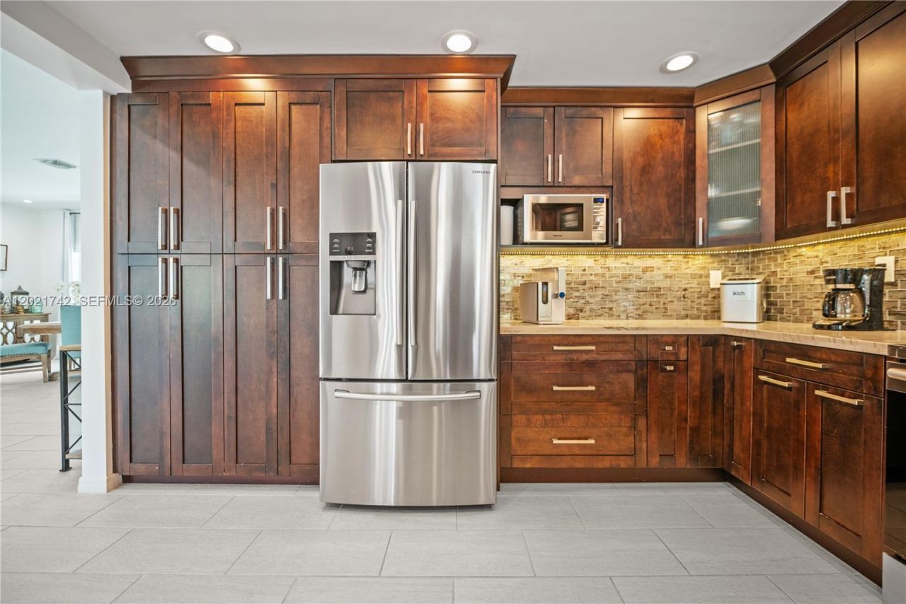 1183 Robin Ave , Miami Springs, FL 33166 Photo
