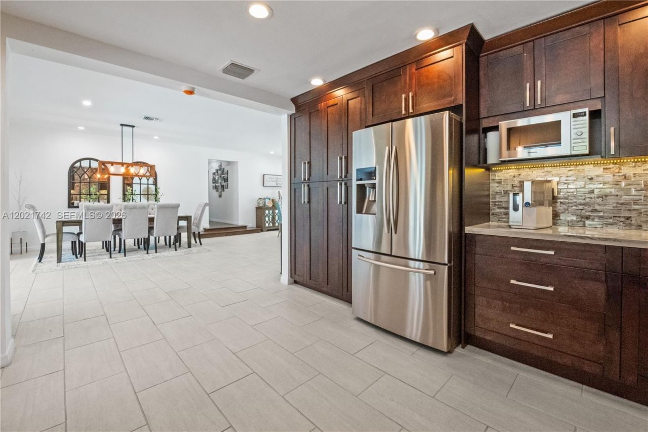 1183 Robin Ave , Miami Springs, FL 33166 Photo