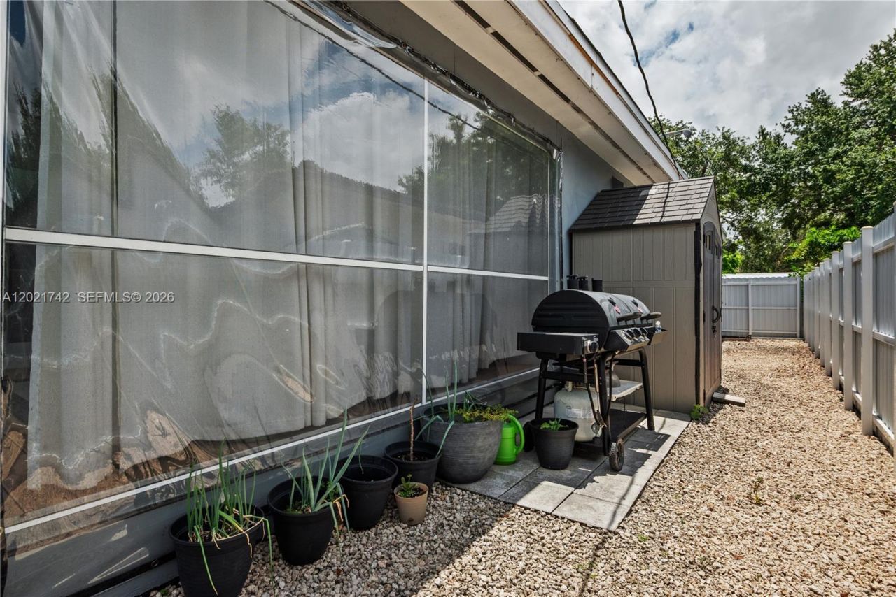 1183 Robin Ave , Miami Springs, FL 33166 Photo