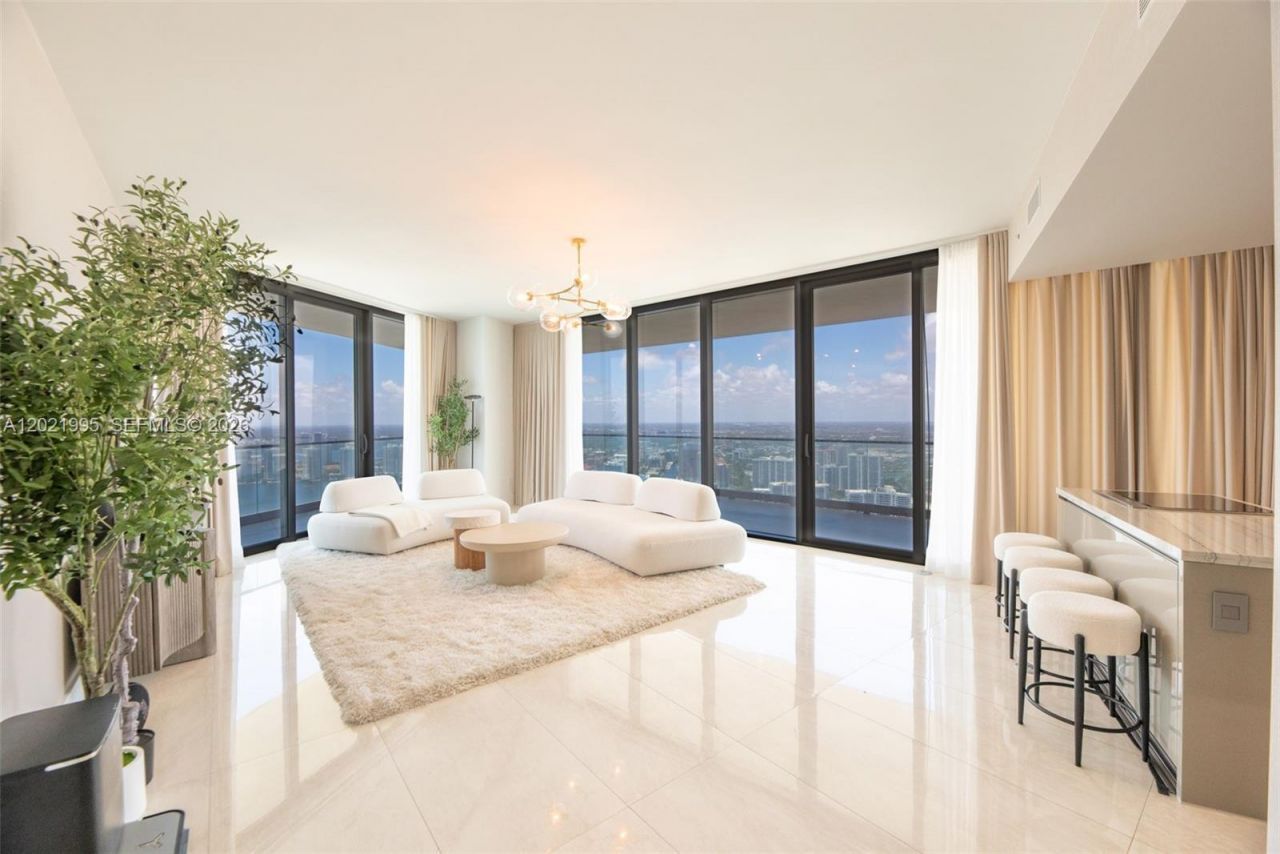 18975 Collins Ave , Unit 5205, Sunny Isles Beach, FL 33160 Photo