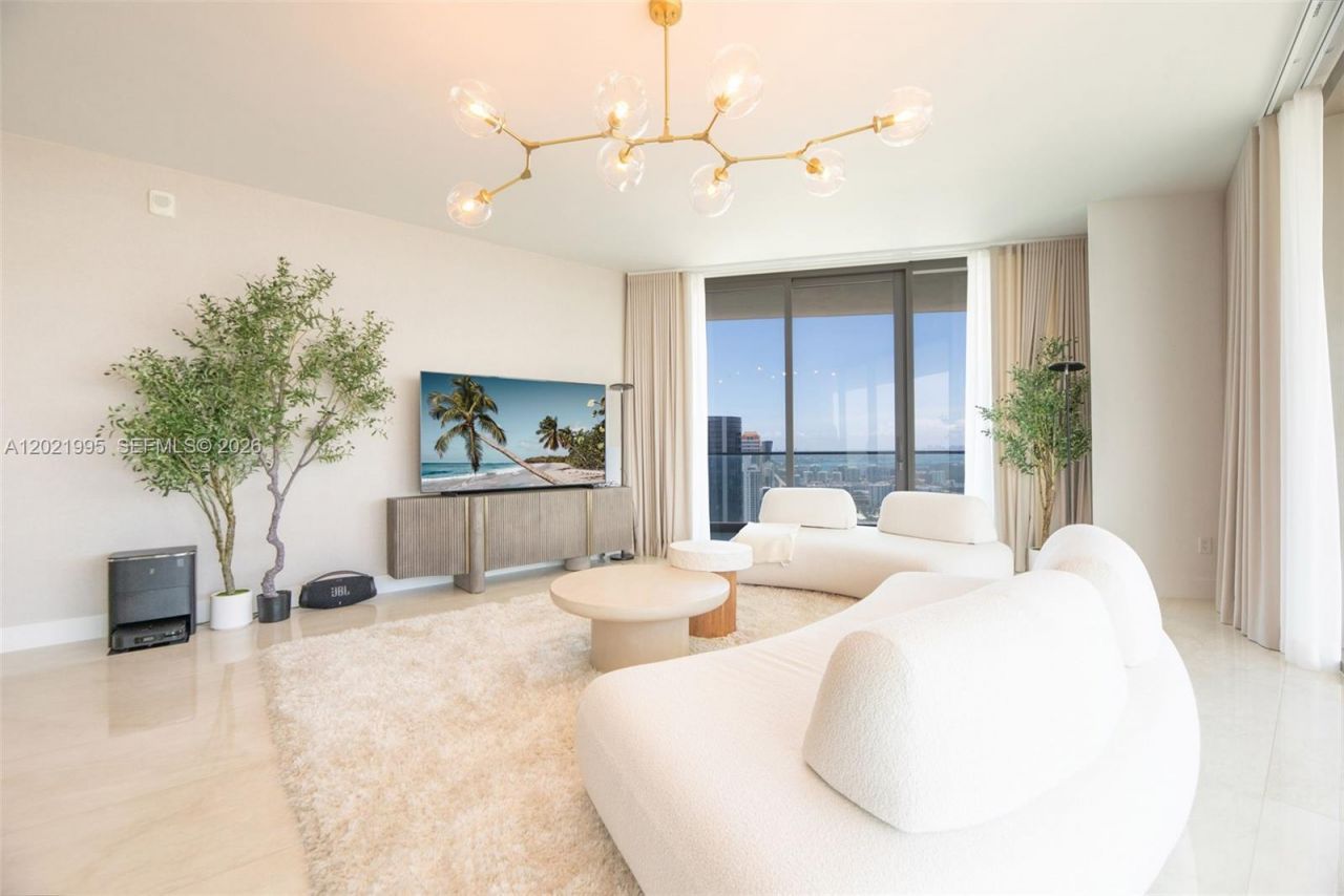 18975 Collins Ave , Unit 5205, Sunny Isles Beach, FL 33160 Photo