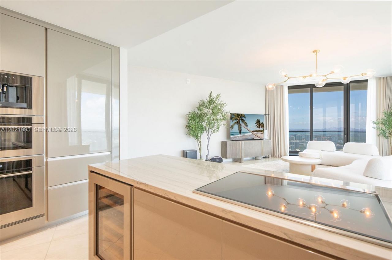 18975 Collins Ave , Unit 5205, Sunny Isles Beach, FL 33160 Photo