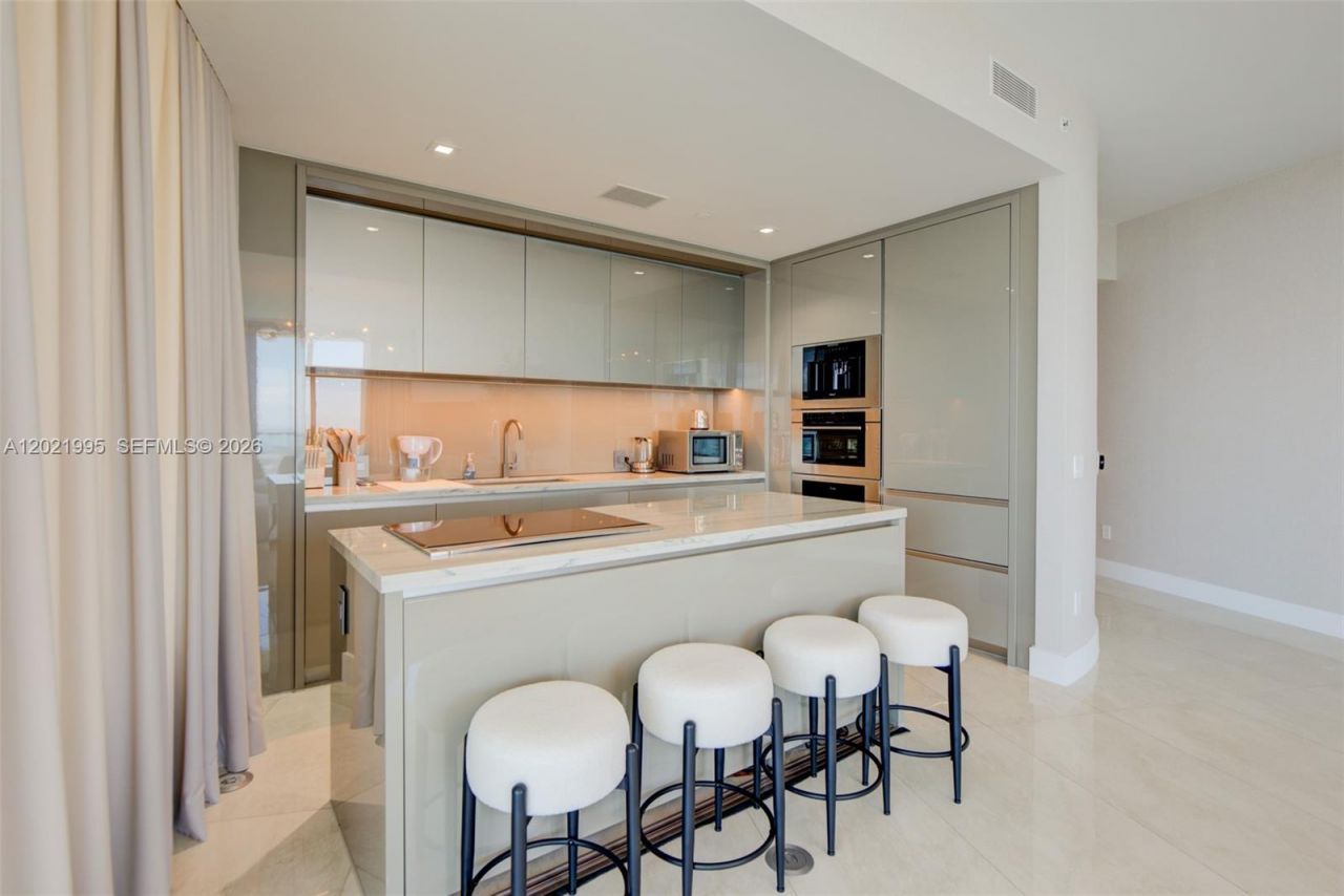 18975 Collins Ave , Unit 5205, Sunny Isles Beach, FL 33160 Photo
