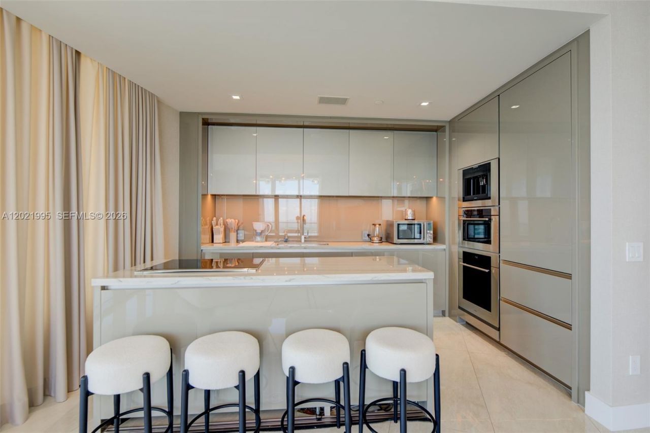 18975 Collins Ave , Unit 5205, Sunny Isles Beach, FL 33160 Photo