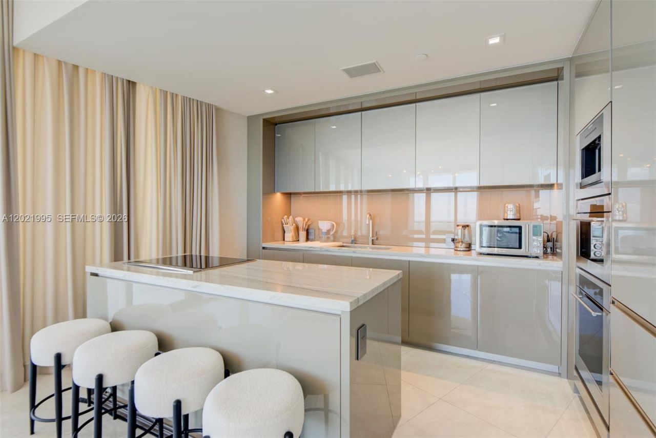 18975 Collins Ave , Unit 5205, Sunny Isles Beach, FL 33160 Photo