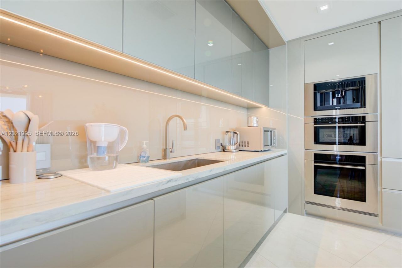 18975 Collins Ave , Unit 5205, Sunny Isles Beach, FL 33160 Photo