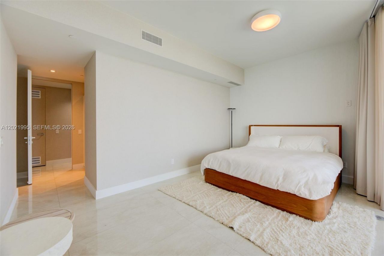 18975 Collins Ave , Unit 5205, Sunny Isles Beach, FL 33160 Photo