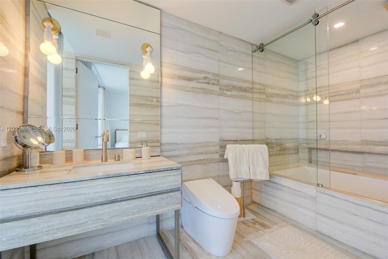 18975 Collins Ave , Unit 5205, Sunny Isles Beach, FL 33160 Photo