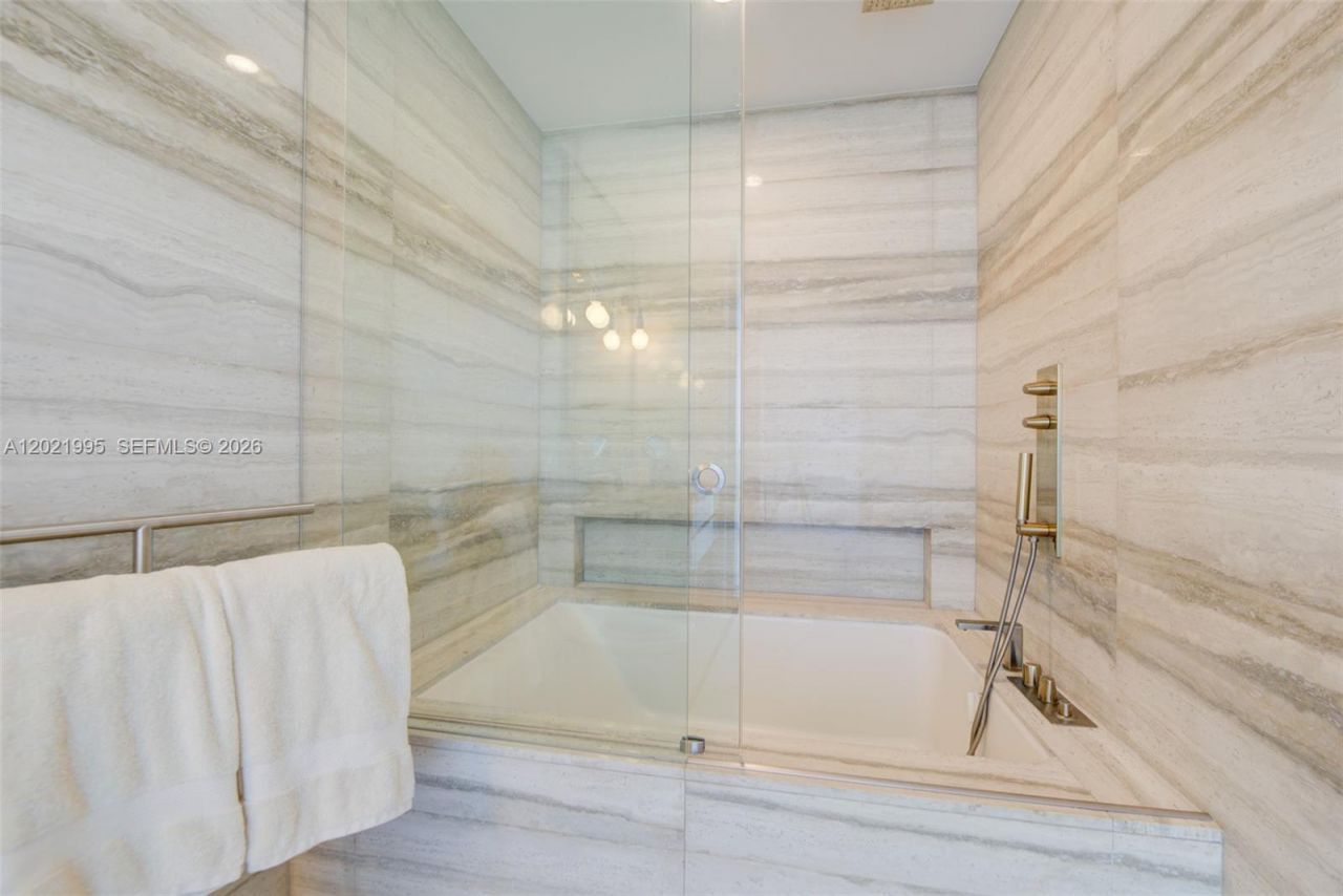 18975 Collins Ave , Unit 5205, Sunny Isles Beach, FL 33160 Photo